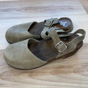 Lotta's from Stockholm Women's Low Wood Swedish Clogs Beige Nubuck  Size 41